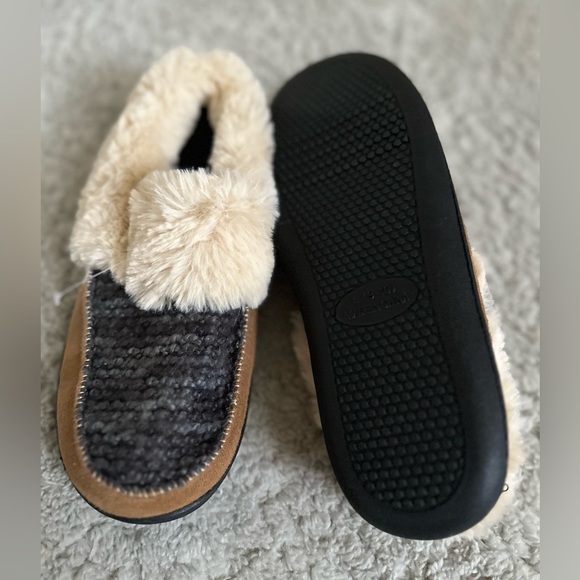 Balance man made, Very confortable and cozy slippers. Size 9-10. Men/women. New - Picture 3 of 5